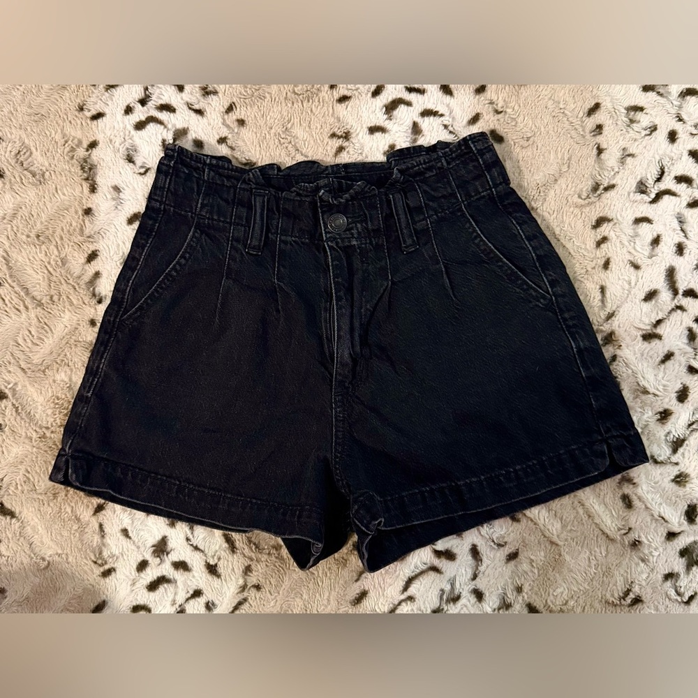 American Eagle Women’s Black High-Rise Paperbag Pleated Denim Shorts